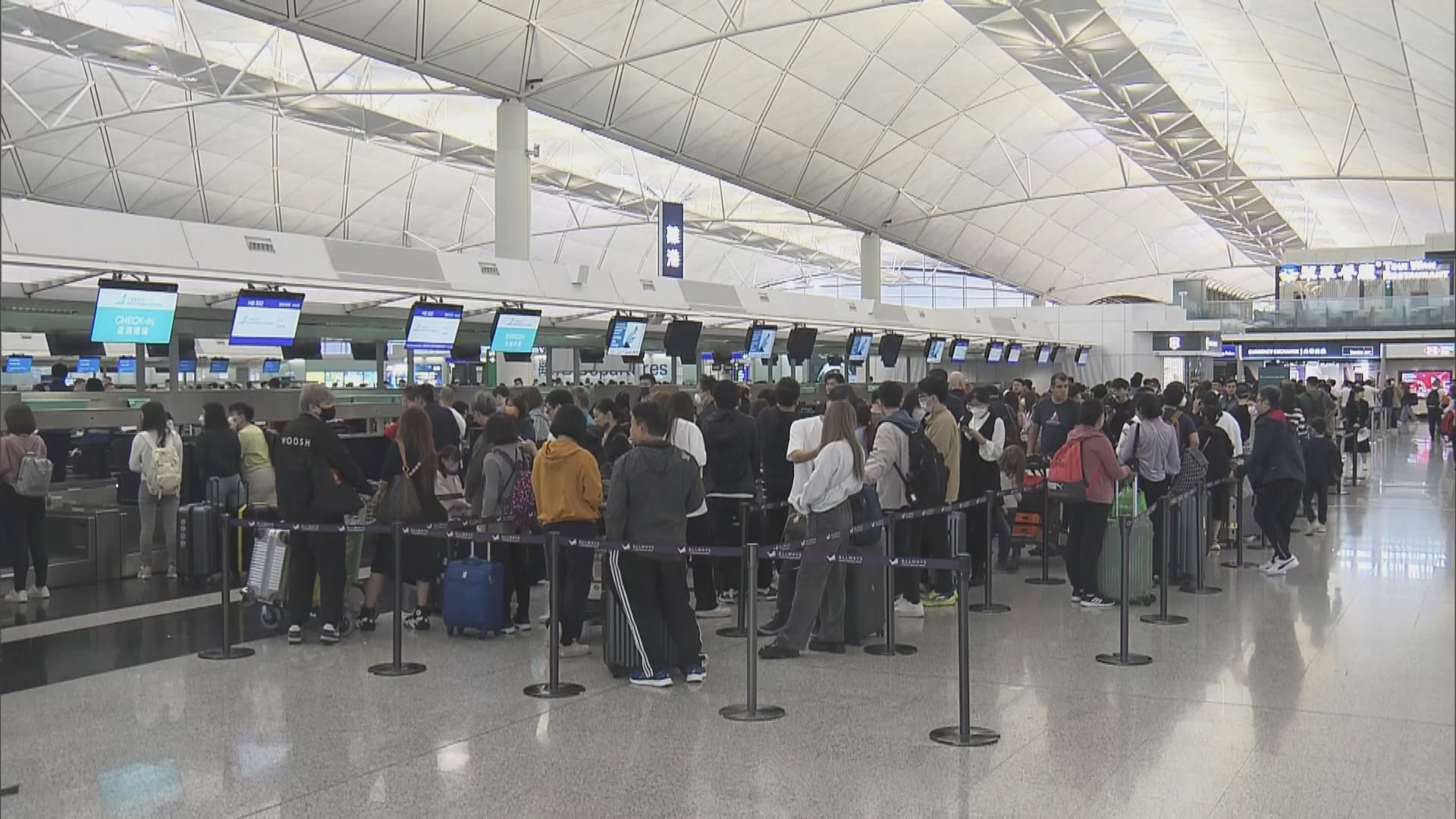 清明及復活節假期　機場現外遊人潮