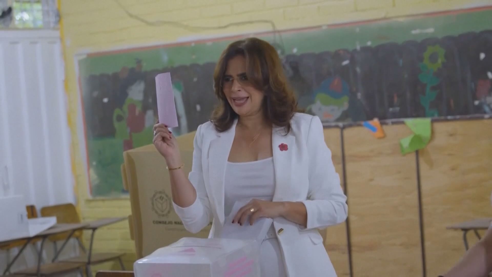 洪都拉斯總統選舉　執政自由與重建黨候選人蒙卡達得票率領先