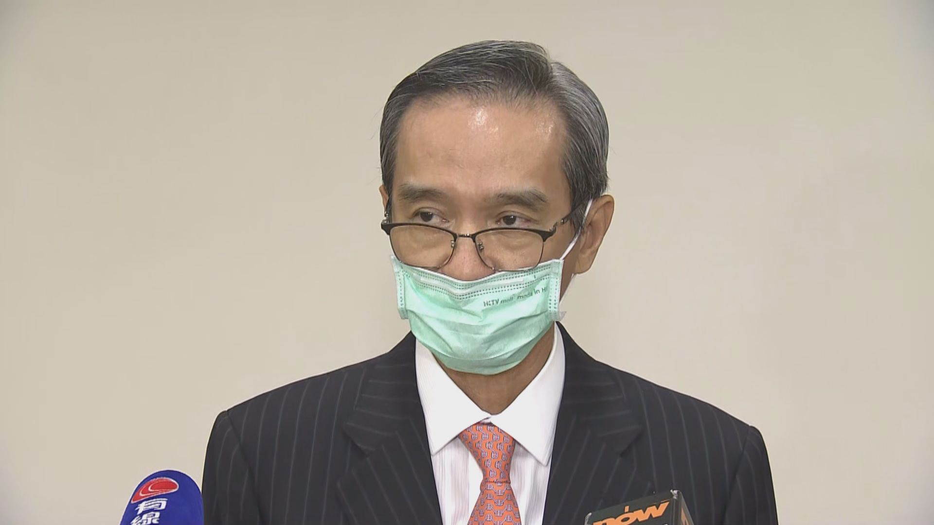 黃遠輝對任內未能縮短公屋輪候時間致歉