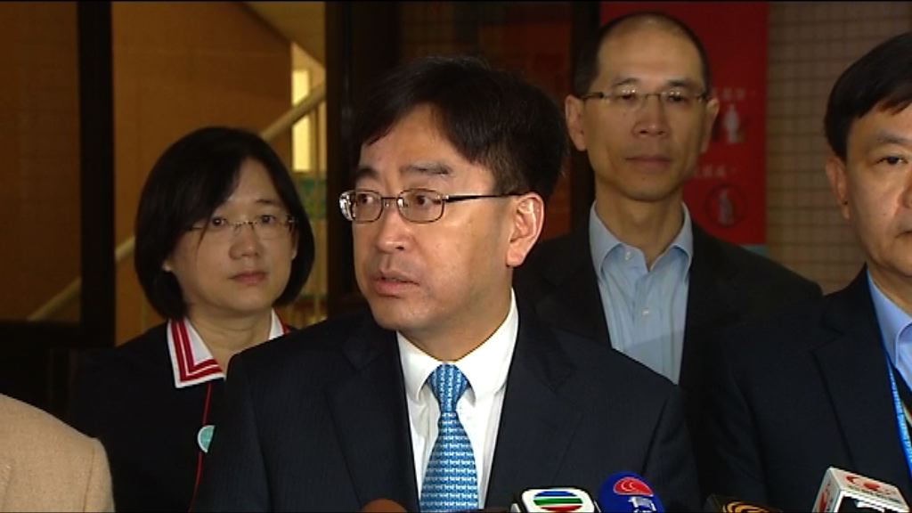 高永文料公院病房爆滿嚴峻情況持續