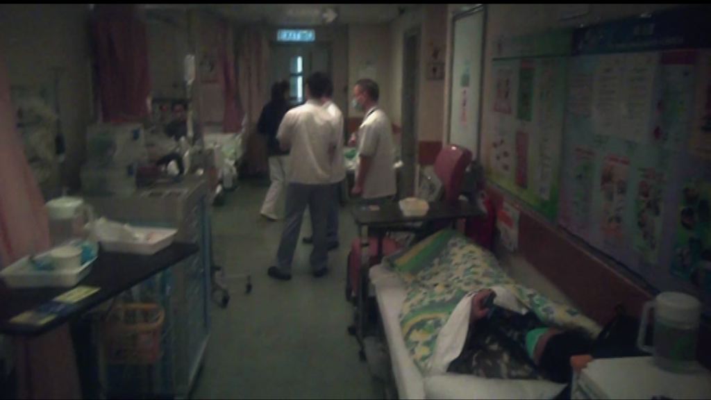 公院護士：每個病房加床三成以上