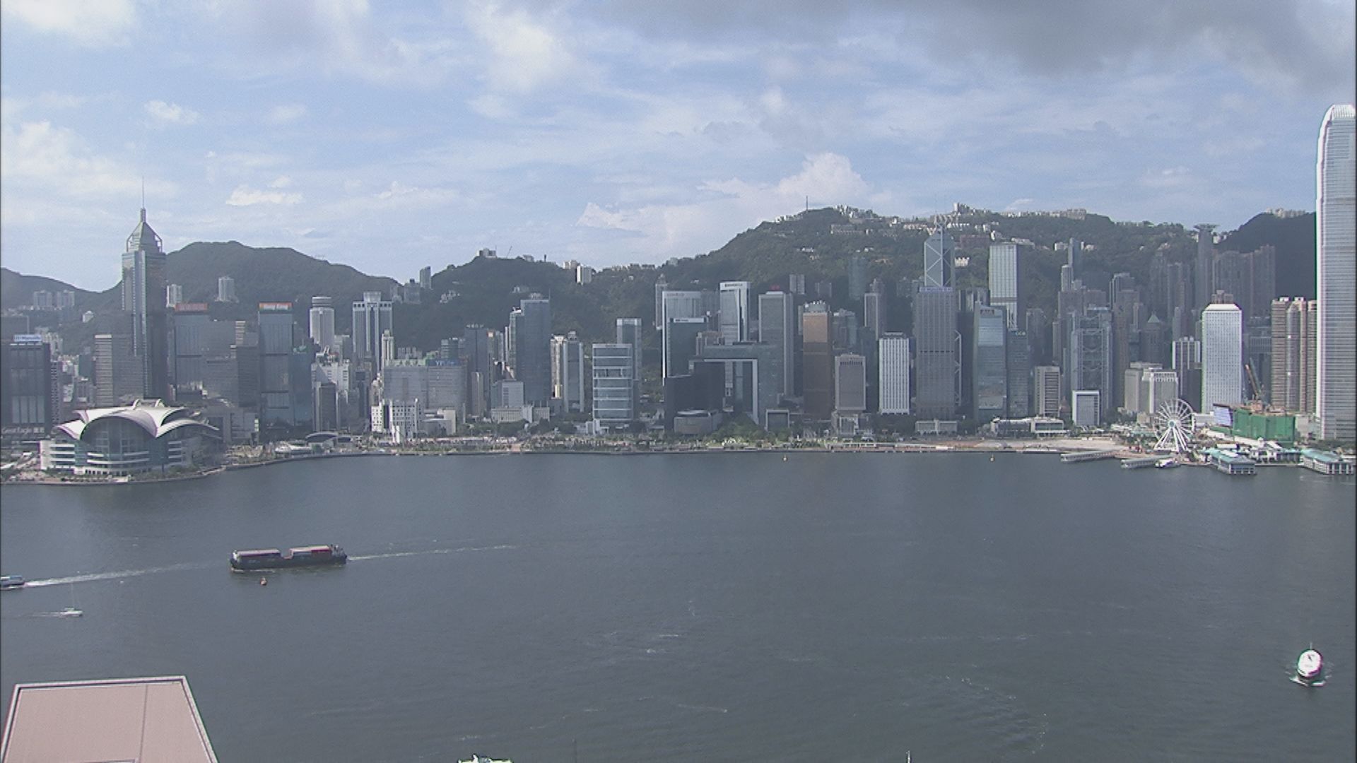 天氣｜受熱帶低氣壓相關下沉氣流影響　本港天氣極端酷熱