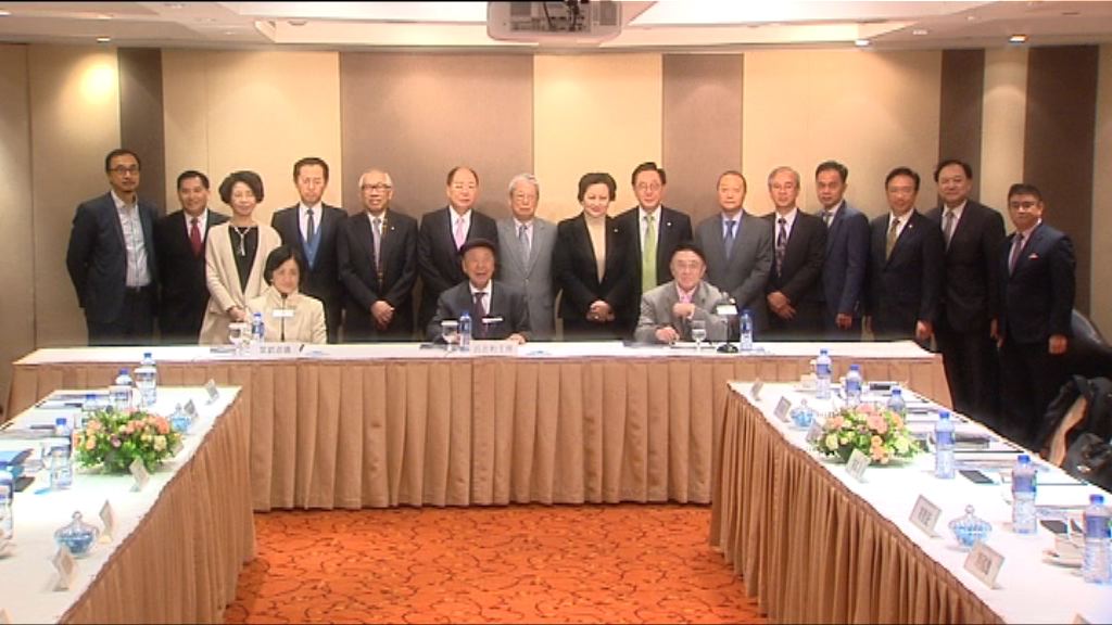 兩名特首參選人會見酒店界選委