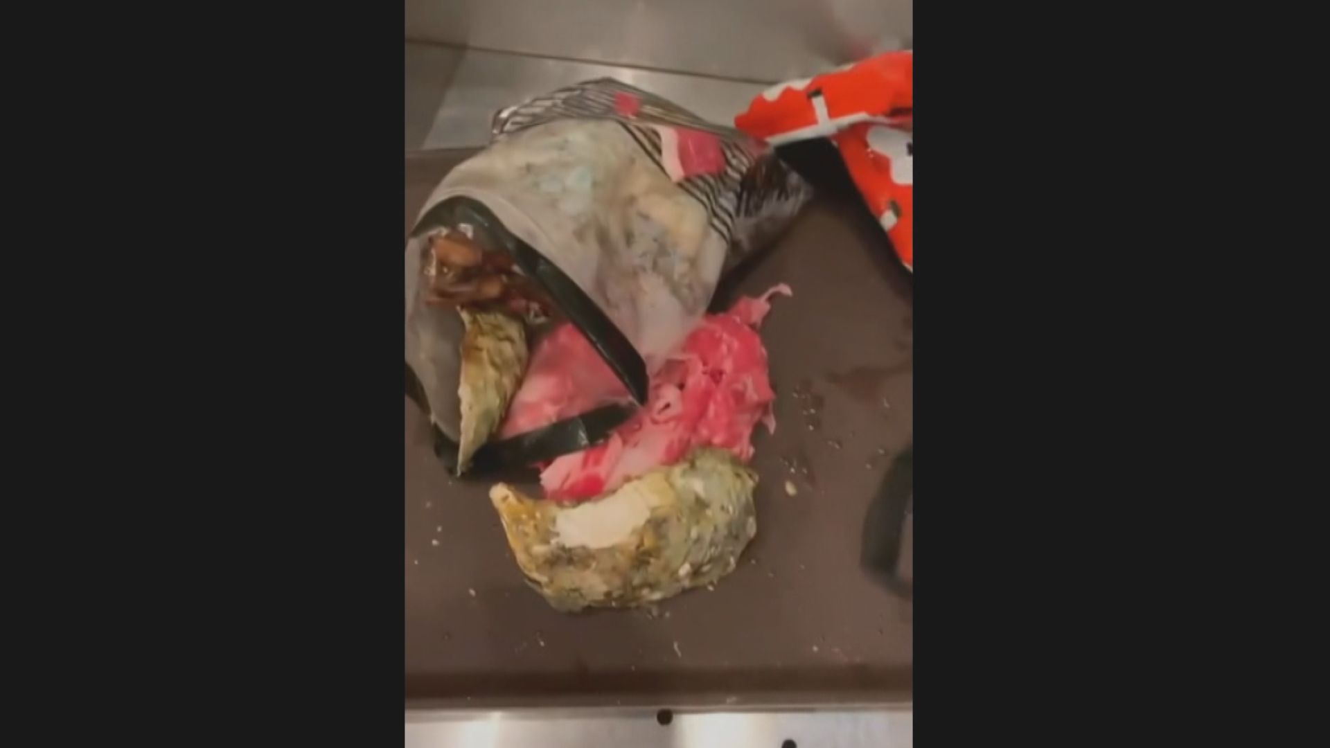 火鍋放題店食客收起肥牛生蠔蝦等食材　被店員揭發