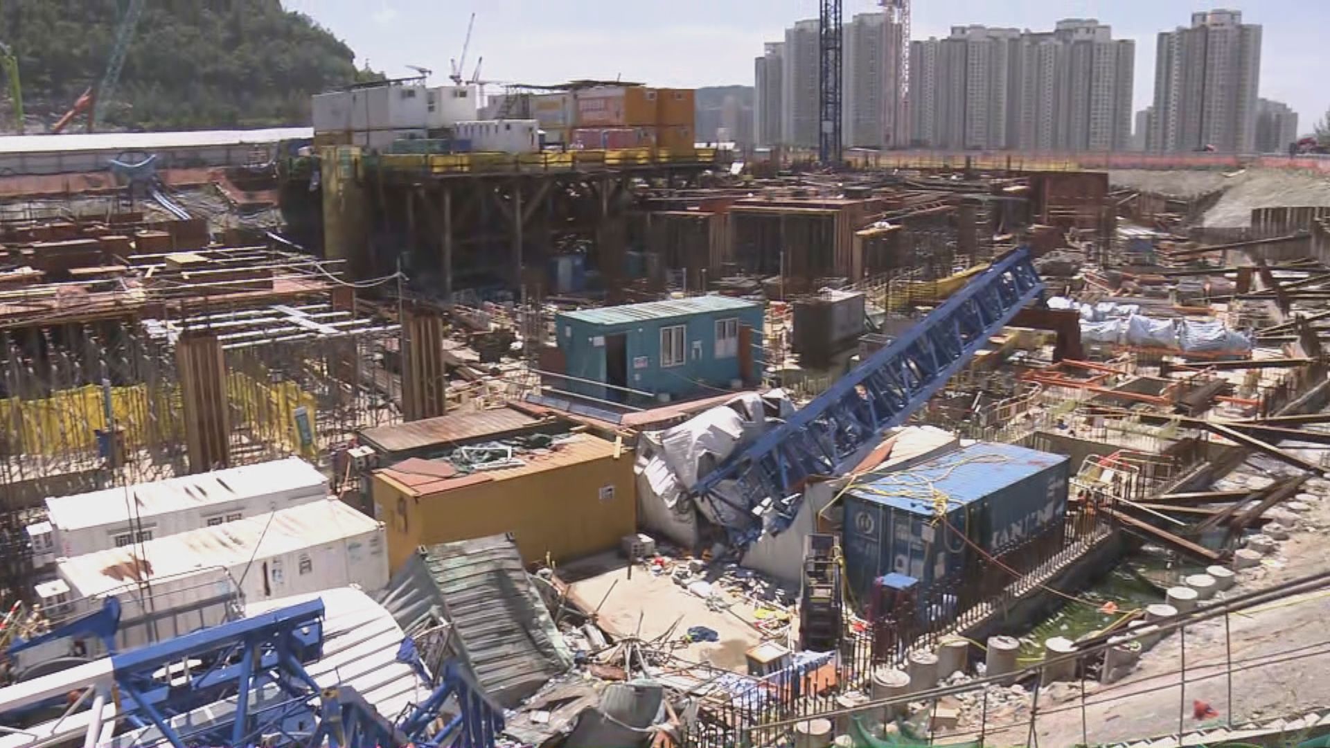 去年天秤倒塌意外　安達臣道房協居屋須延後一年完工