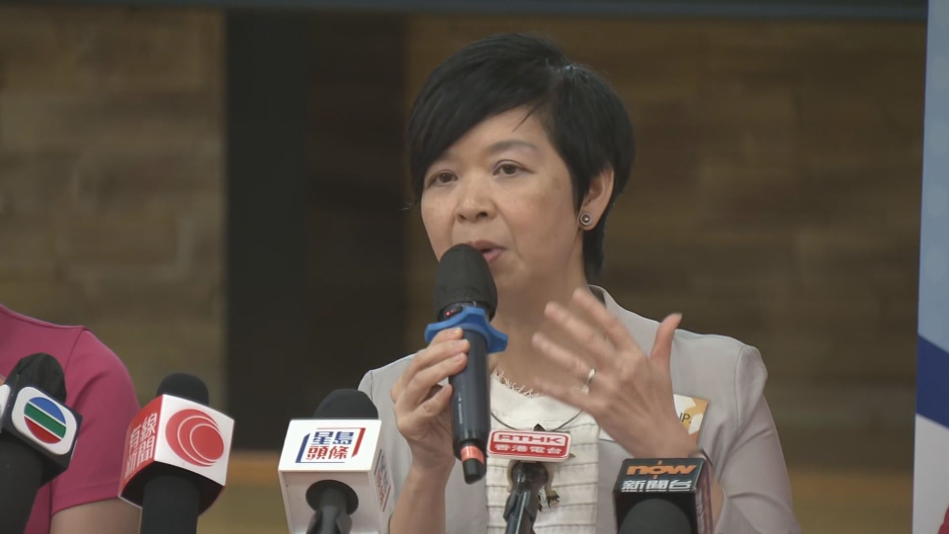 何永賢：設專隊助學童　遷入過渡屋後轉校