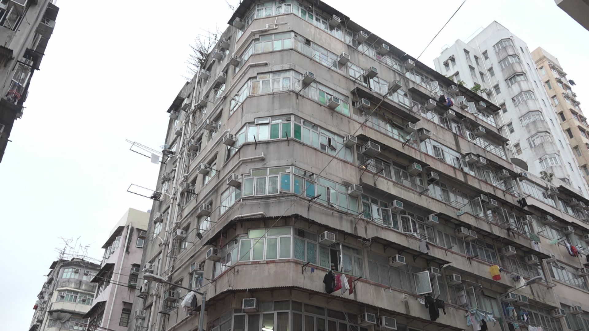 甯漢豪︰屋宇署已識別約千幢狀況緊急樓宇 屋宇署會先維修