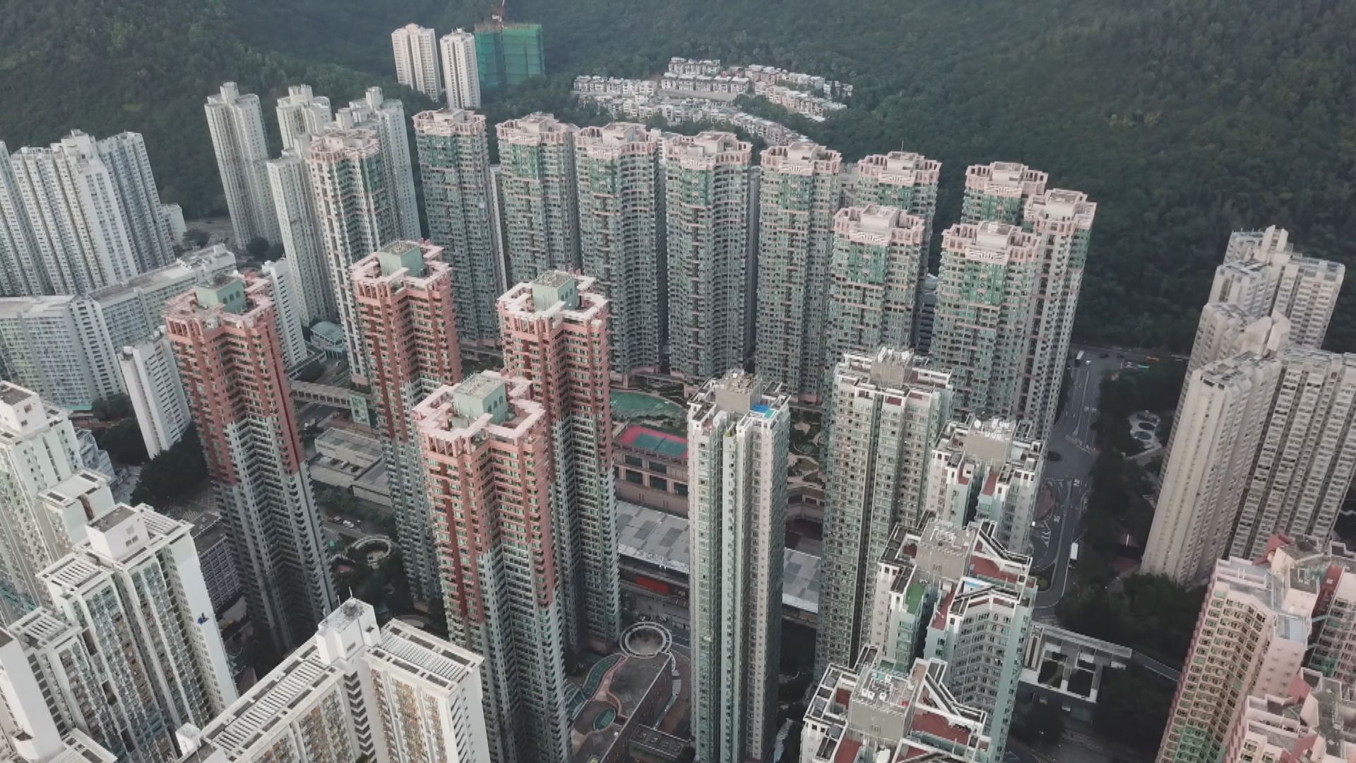 政府調整公私營房屋比例至七三比