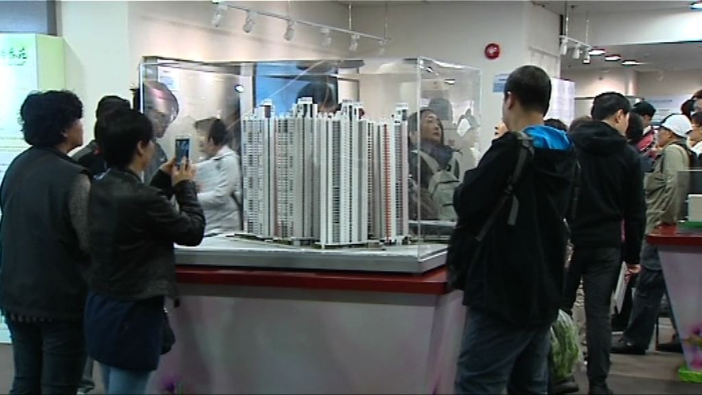 新一批市區居屋呎價近萬　有市民指已低於私樓