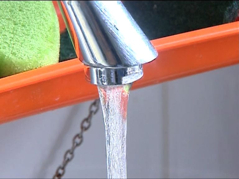 房屋署未決定如何懲處鉛水承建商