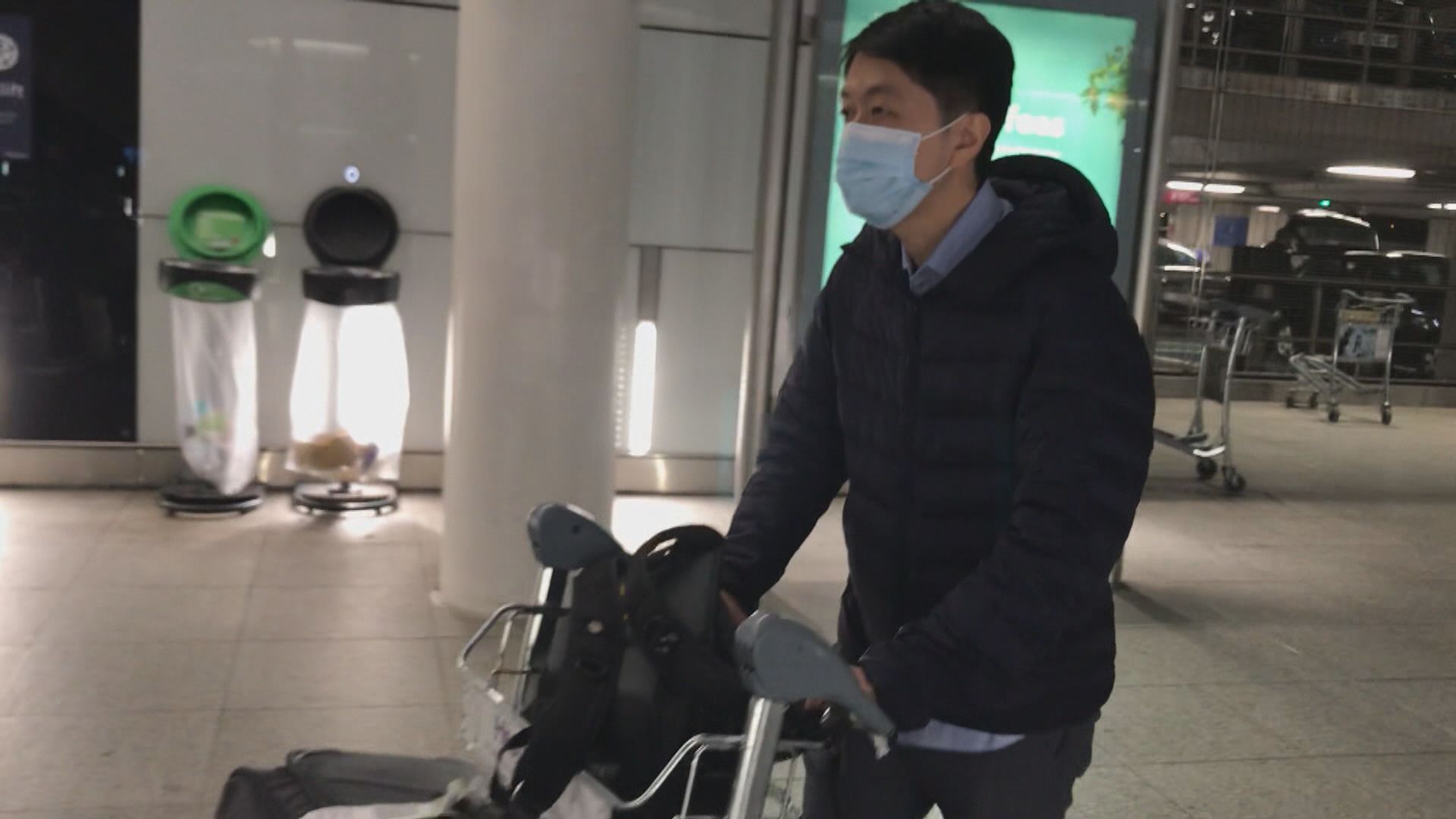 消息：相關銀行今早再收警通知凍結許智峯及家人戶口