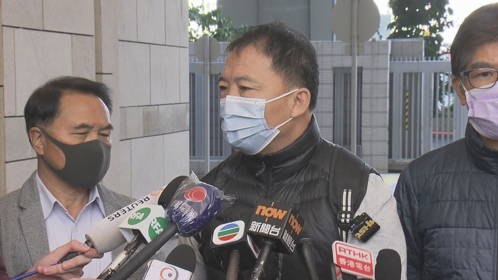 胡志偉：曾聯絡許智峯　相信他會如期回港