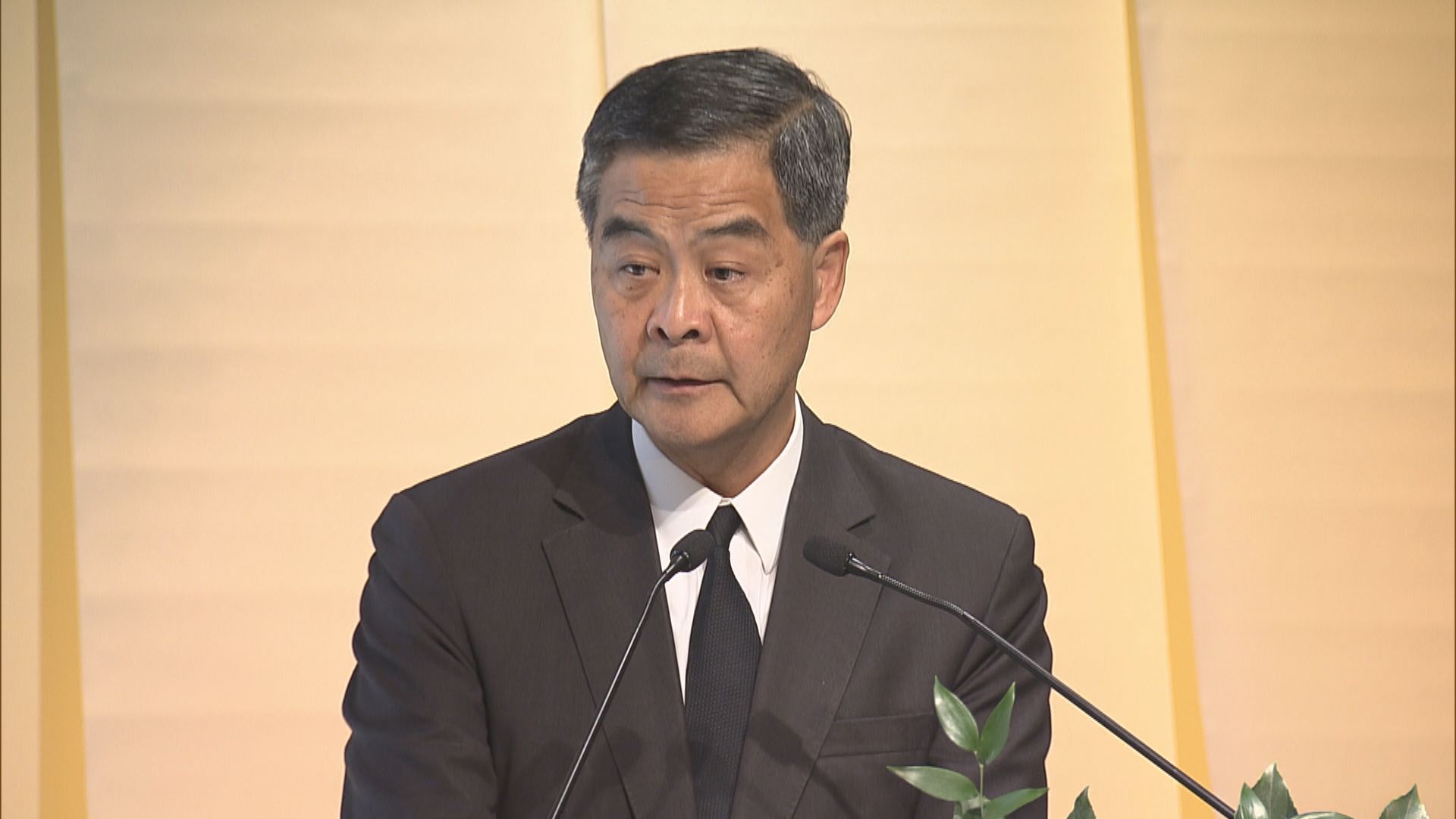 曾德成梁振英出席許曉暉追思會