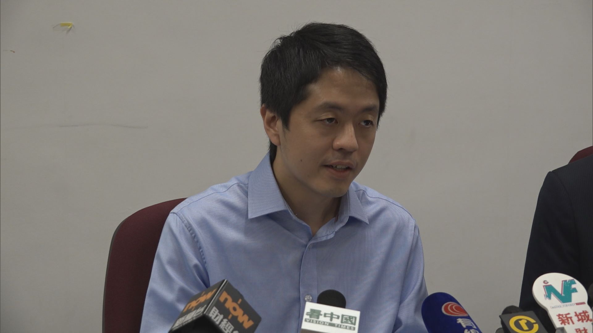 許智峯私人檢控西灣河開槍警員　獲法庭批出傳票