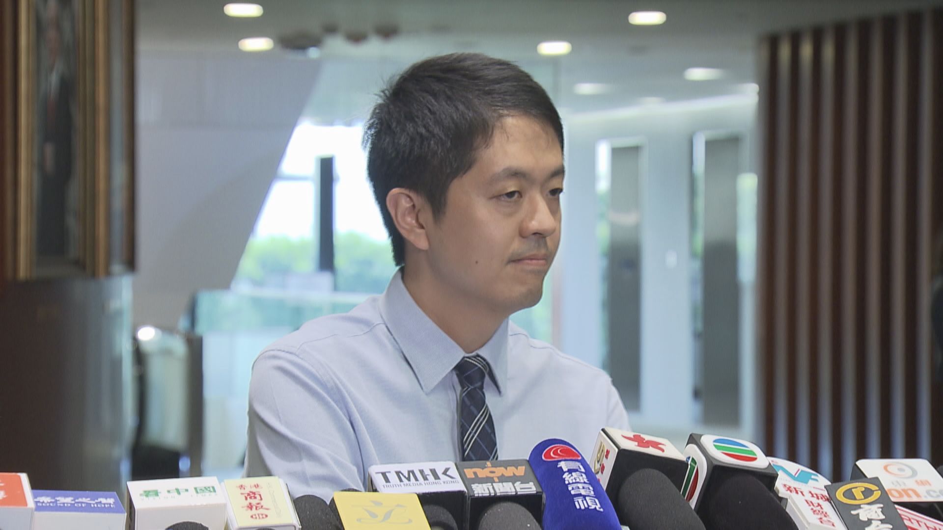 許智峯批建制派就立法會委員會選主席報警小題大做