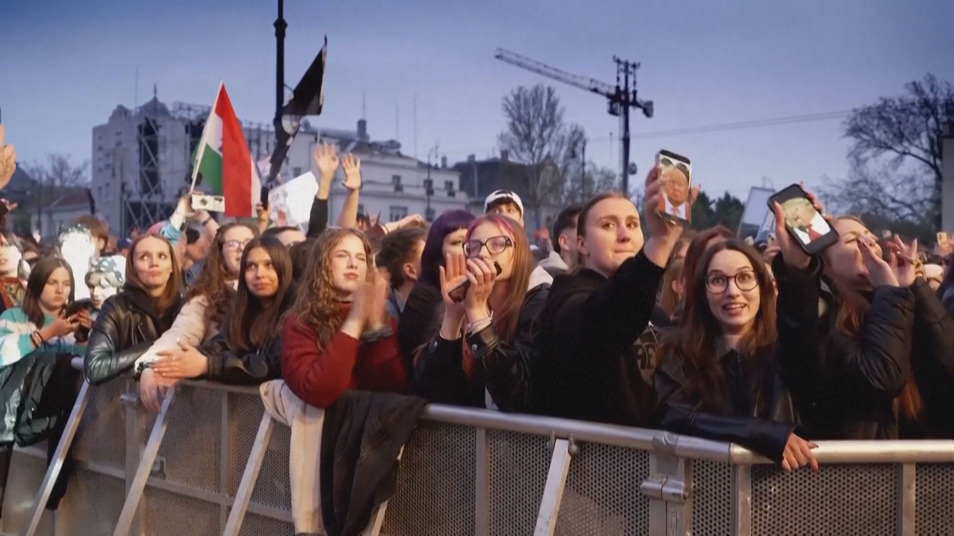 匈牙利周日大選　逾10萬人參與反政府音樂會