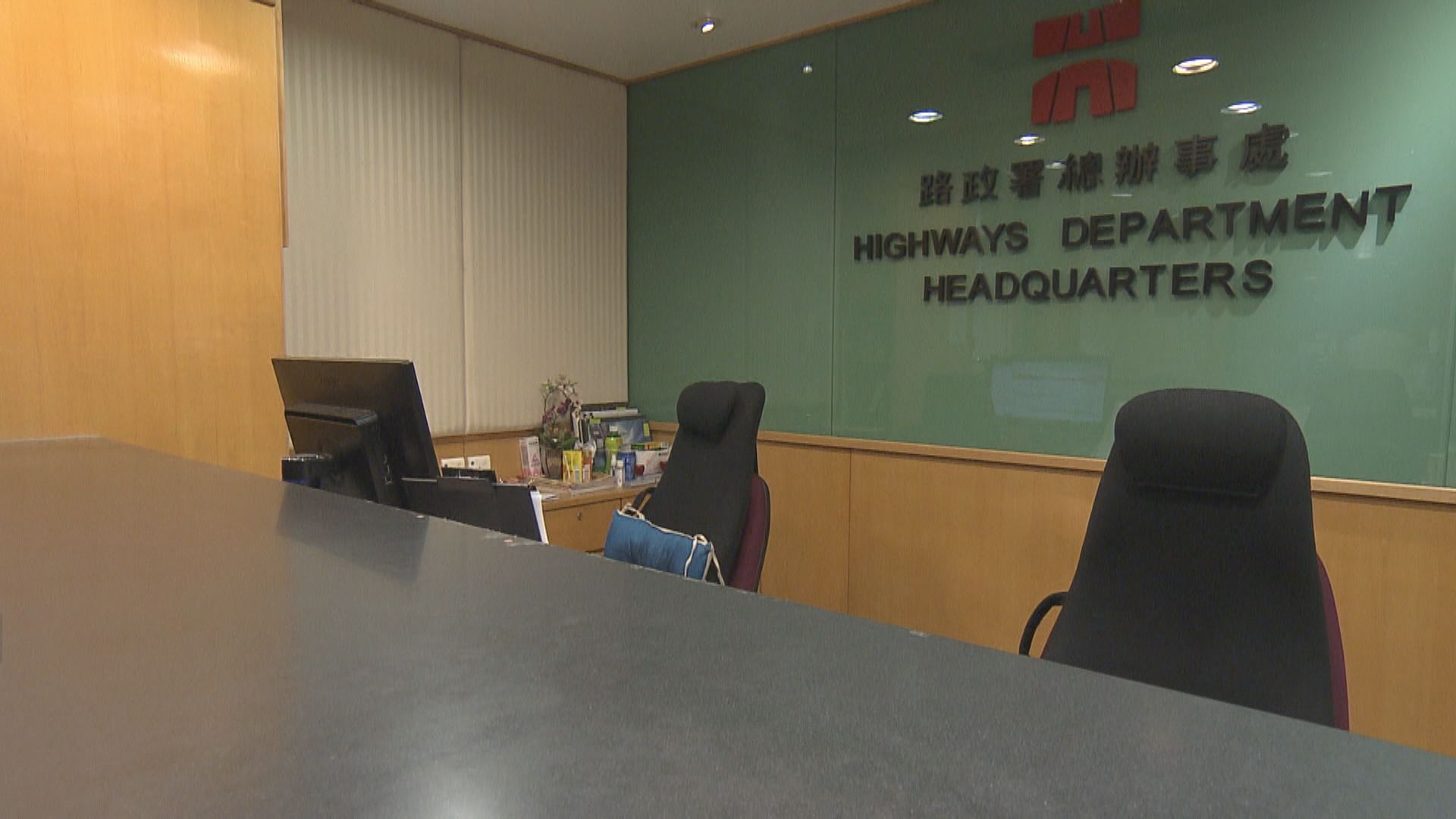 團體燈柱掛國旗賀國慶被徵收14萬　路政署：盡快通知退款安排