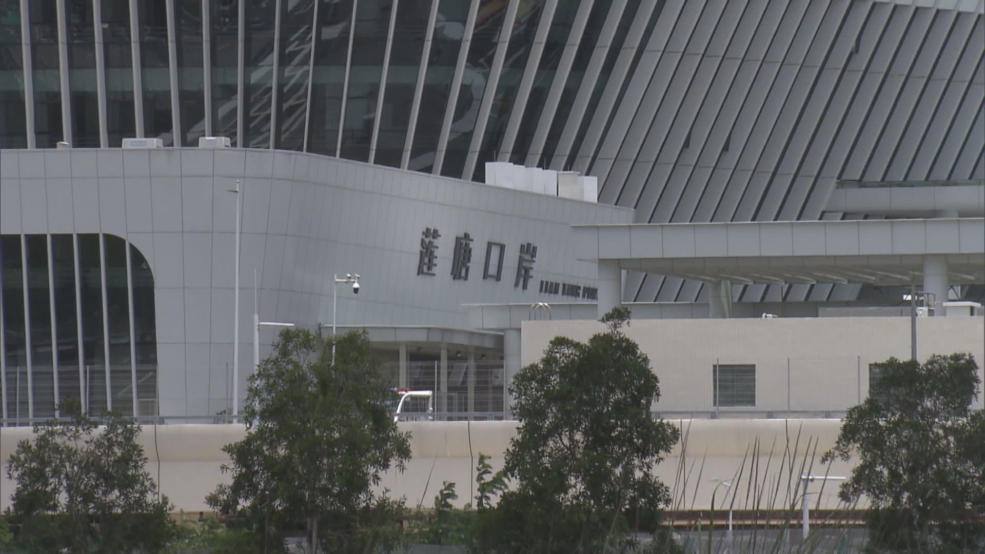 政府呼籲今日不要使用香園圍口岸停車場