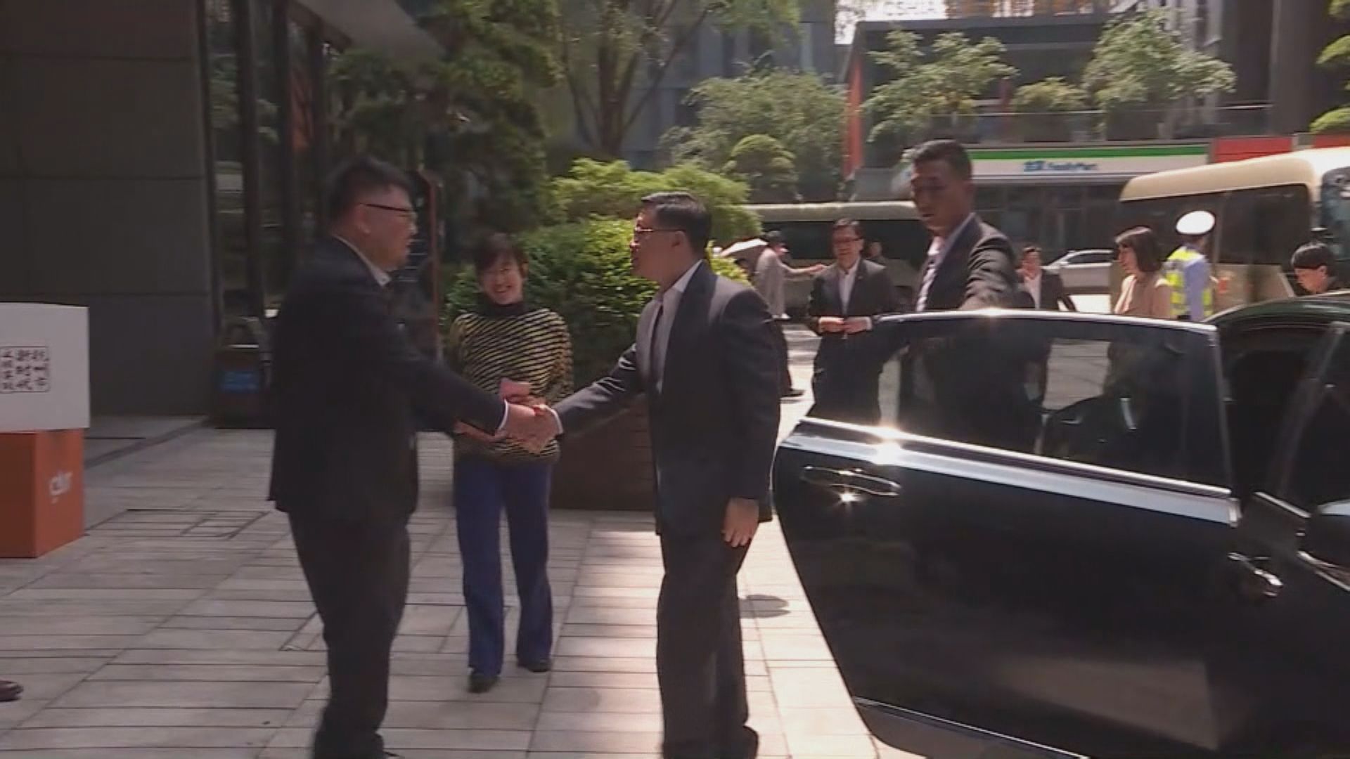 到訪浙江｜李家超參觀「杭州六小龍」之一強腦科技公司　了解智能義肢等產品