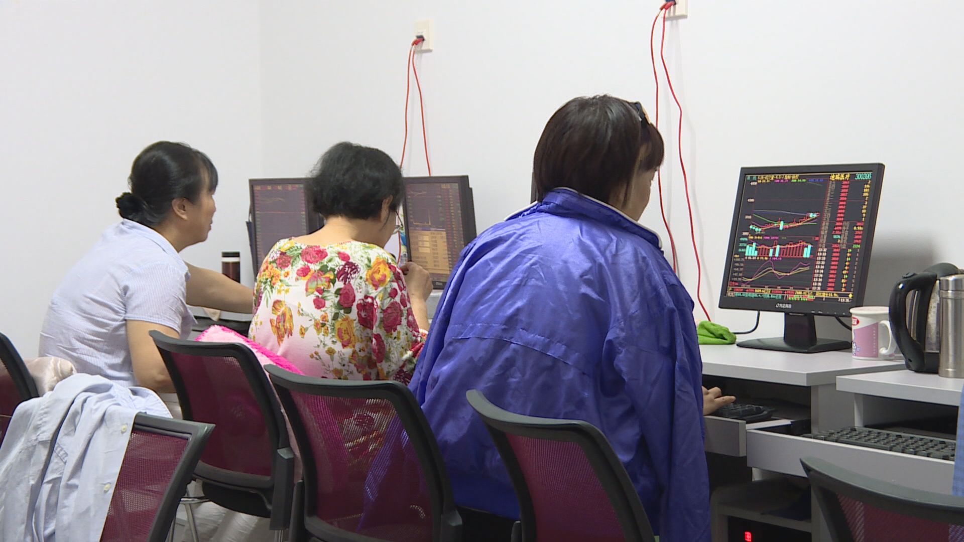 有分析建議減持港股換碼至美股