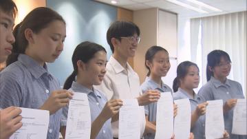 IB放榜全港至少24名狀元 男拔狀元冀赴英讀政治解決民生問題