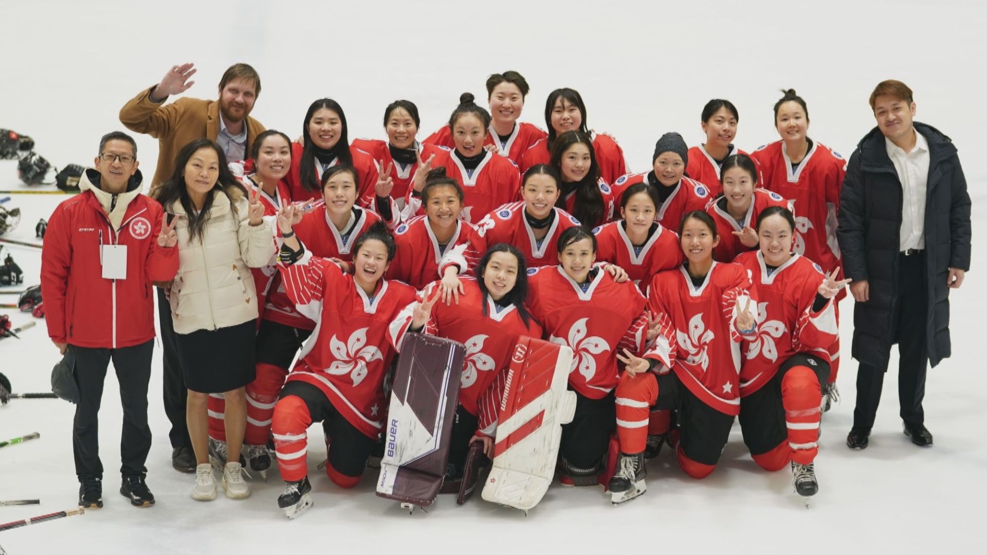 楊潤雄及港協暨奧委會祝賀女子冰球隊於世錦賽小組奪冠