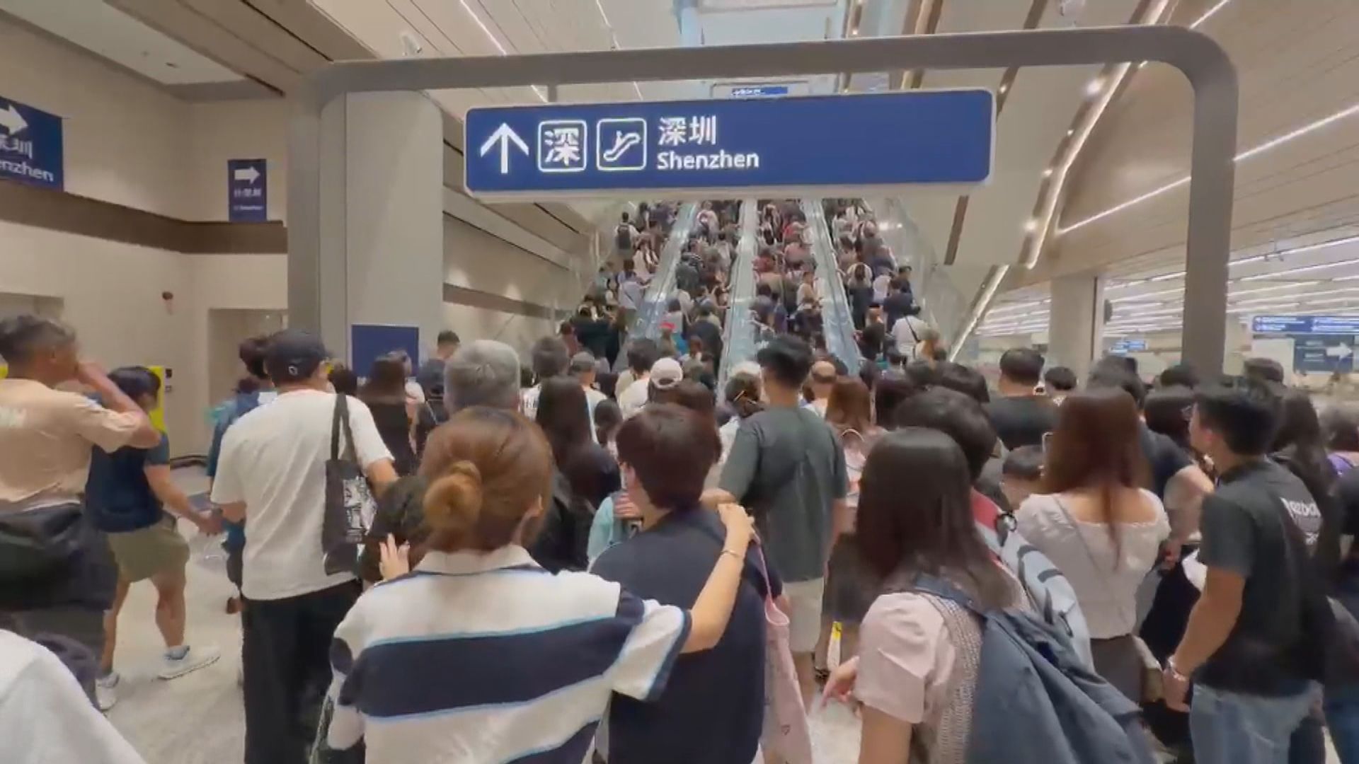 入境處繼續靈活調派人手　應付皇崗口岸開通初期運作需要