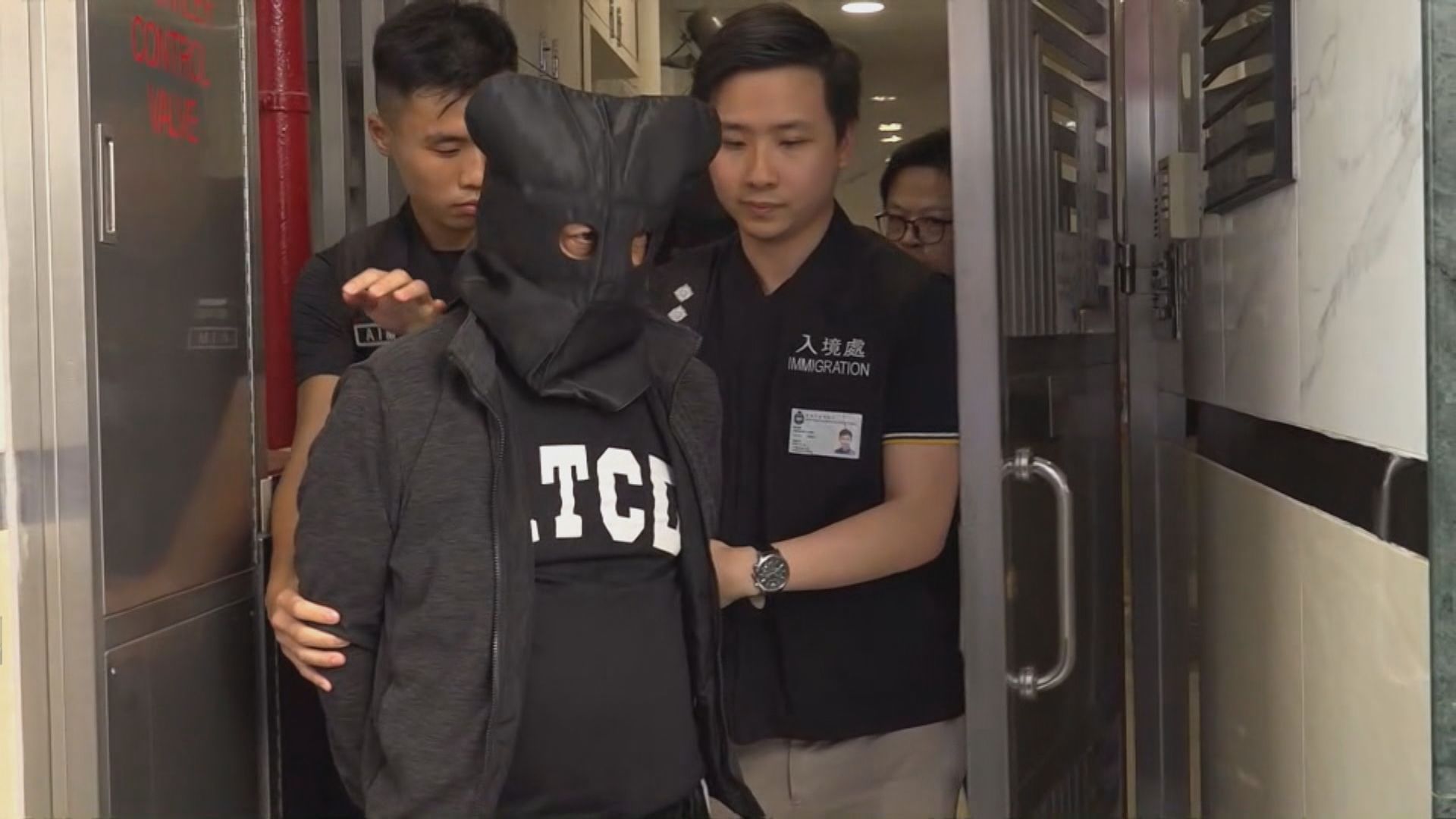 入境處拘捕兩人 懷疑是虛假外傭合約集團成員