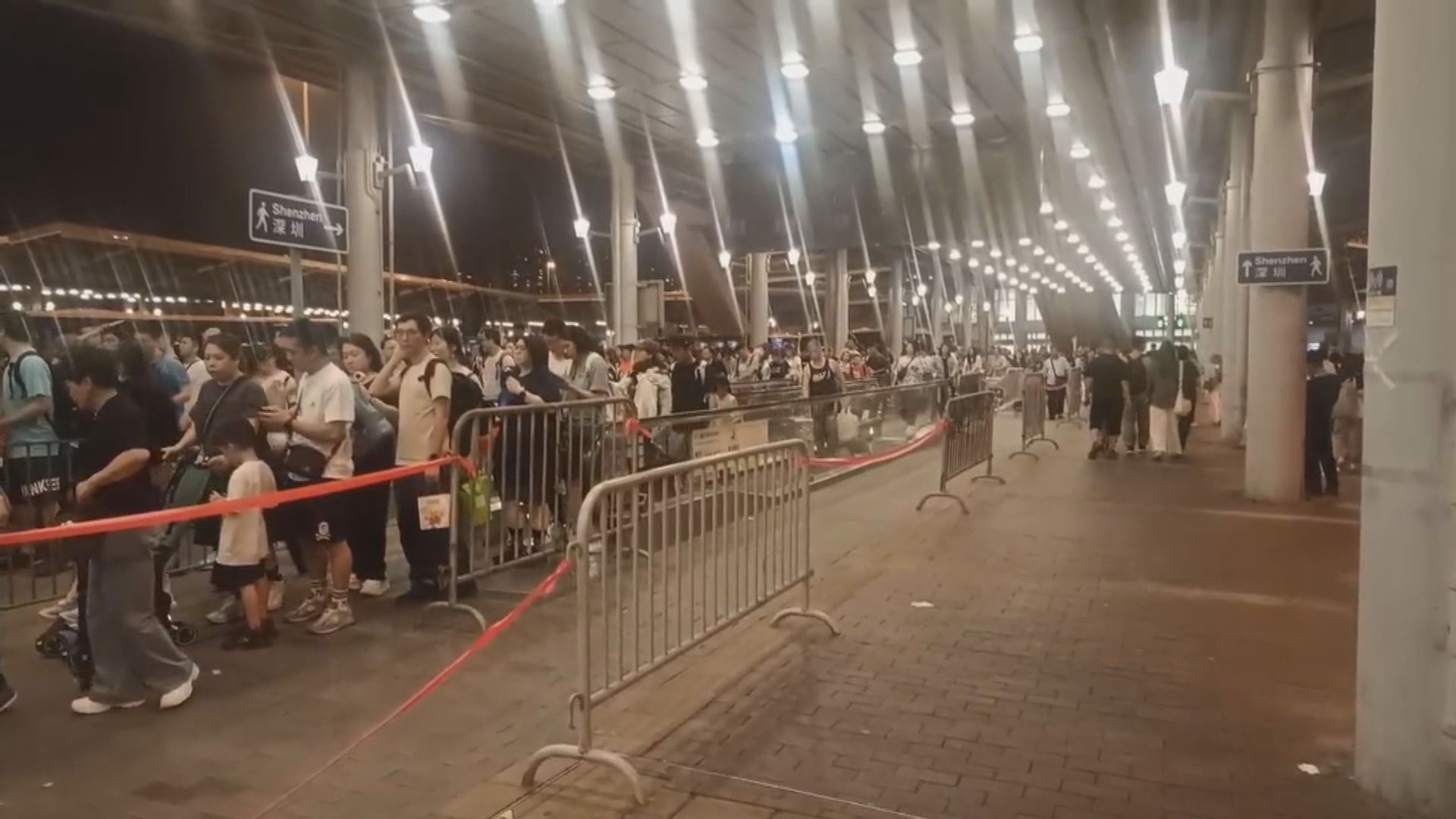 入境處：截至晚上9時逾105萬人次出入境