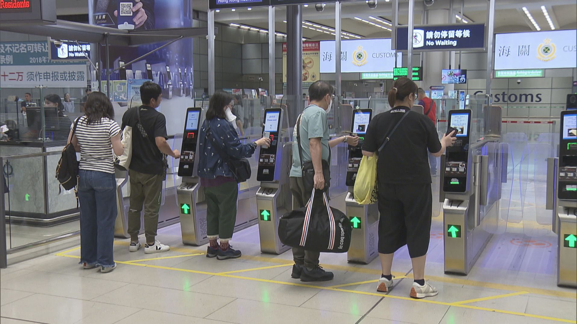 男子疑不滿港珠澳大橋e道反應慢　踢傷入境處職員