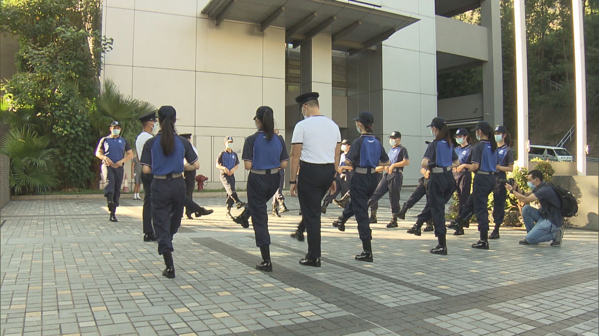 入境處青少年領袖團展示中式步操加強國民身份認同