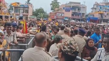 印度東部宗教慶典期間人踩人　多人死傷