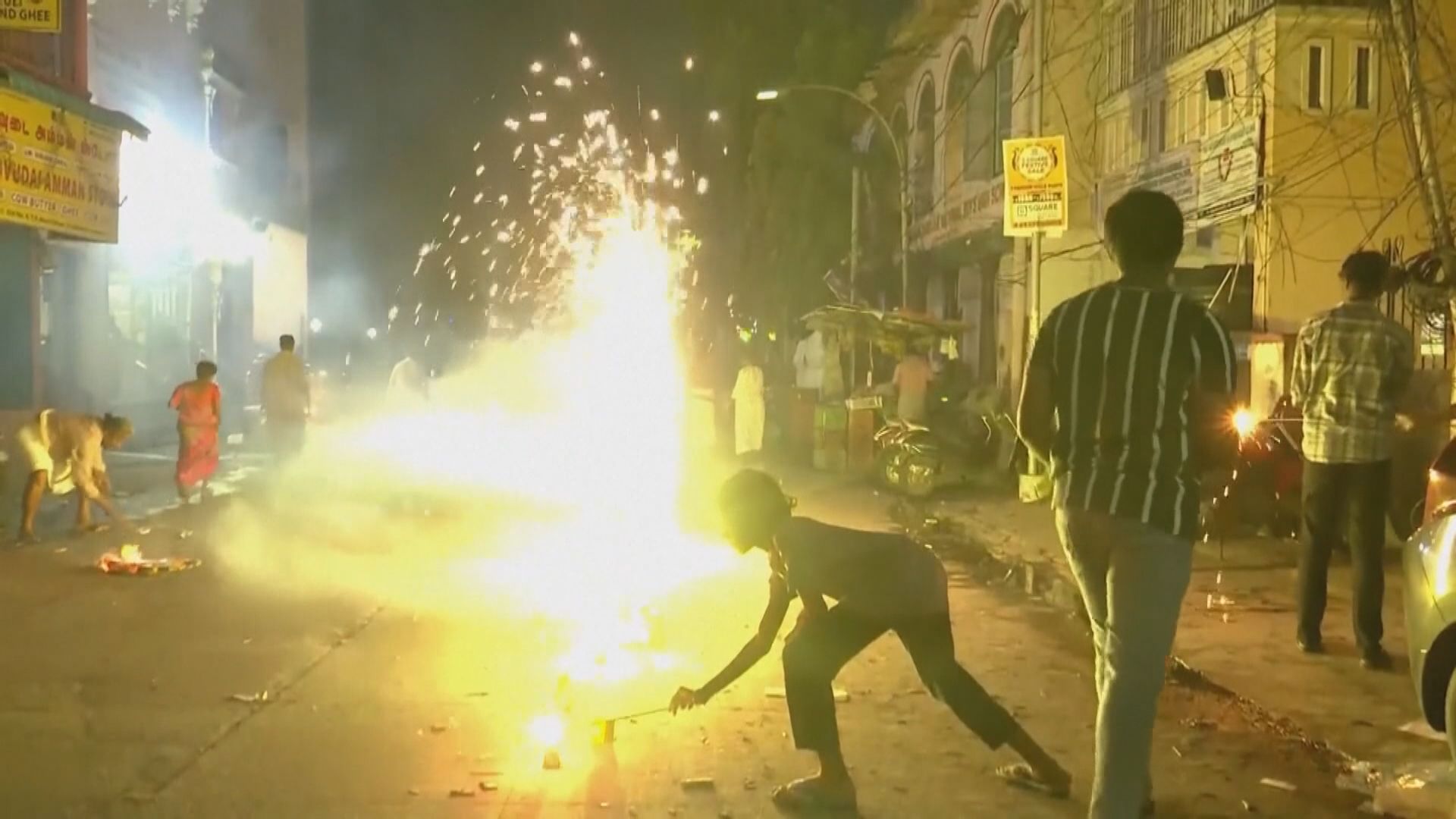 印度放寬爆竹禁令慶排燈節　首都PM2.5濃度超世衛安全標準逾16倍