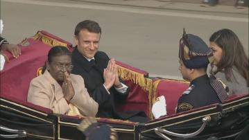 法國總統馬克龍以主賓身份觀賞印度國慶閱兵