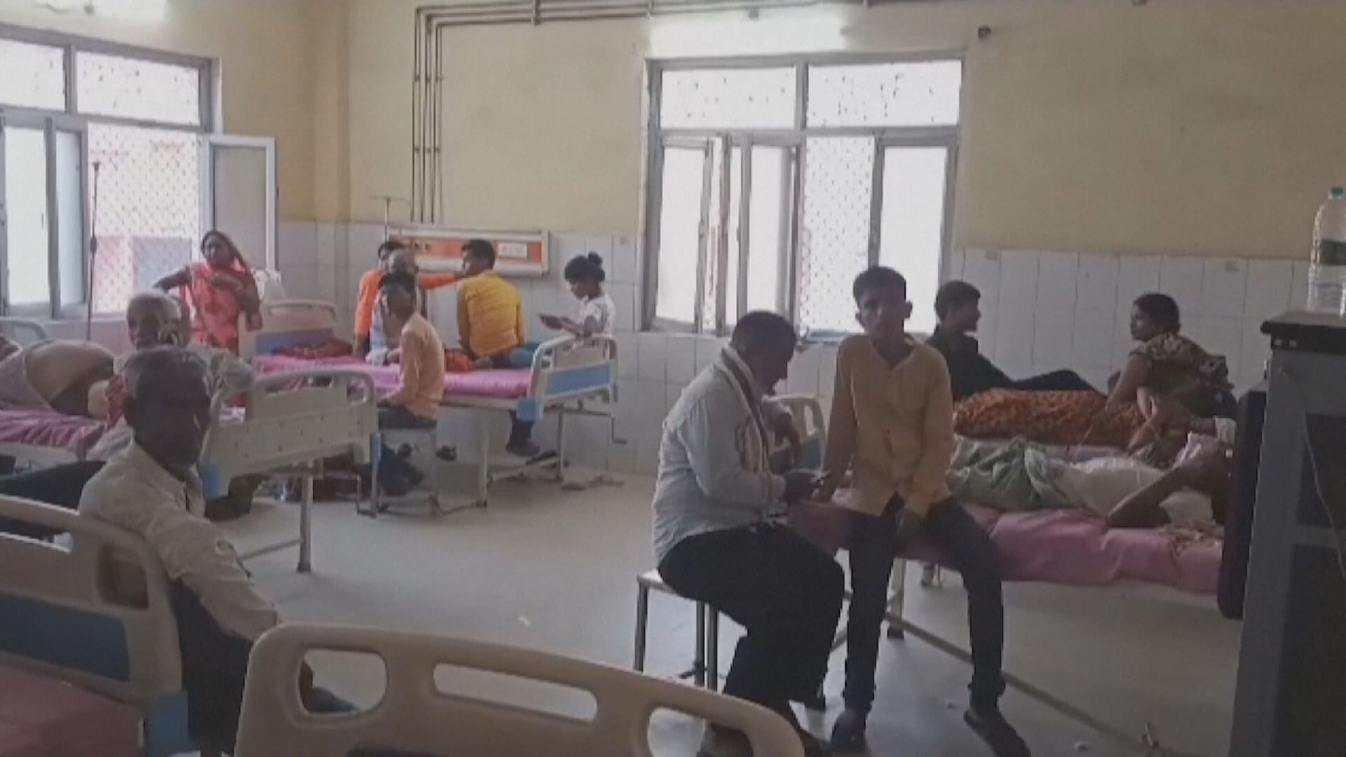 印度北部酷熱天氣近百人死