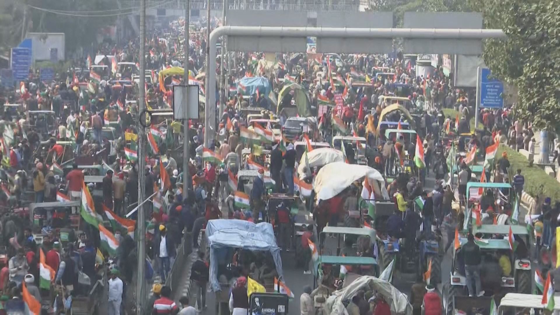 印度農民前往首都抗議期間與警方衝突