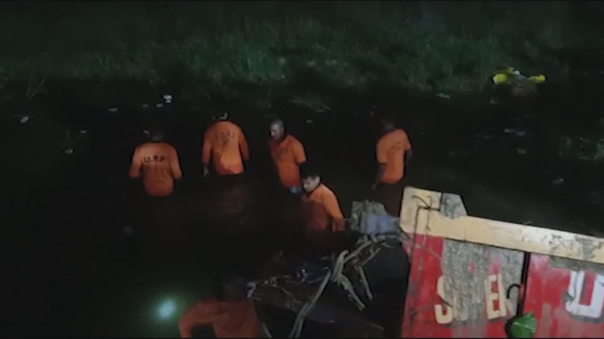 印度一輛拖拉機翻側　最少造成26死10傷