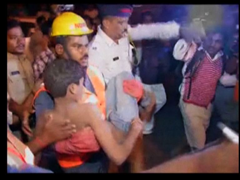 印度古舊民宅倒塌12人亡