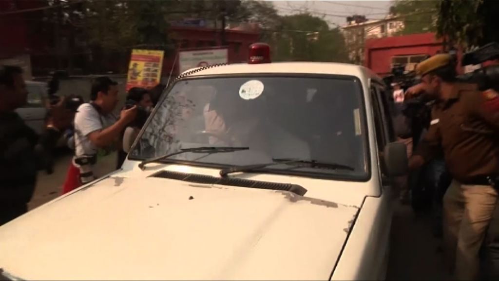 印度警方再拘兩名參與示威學生