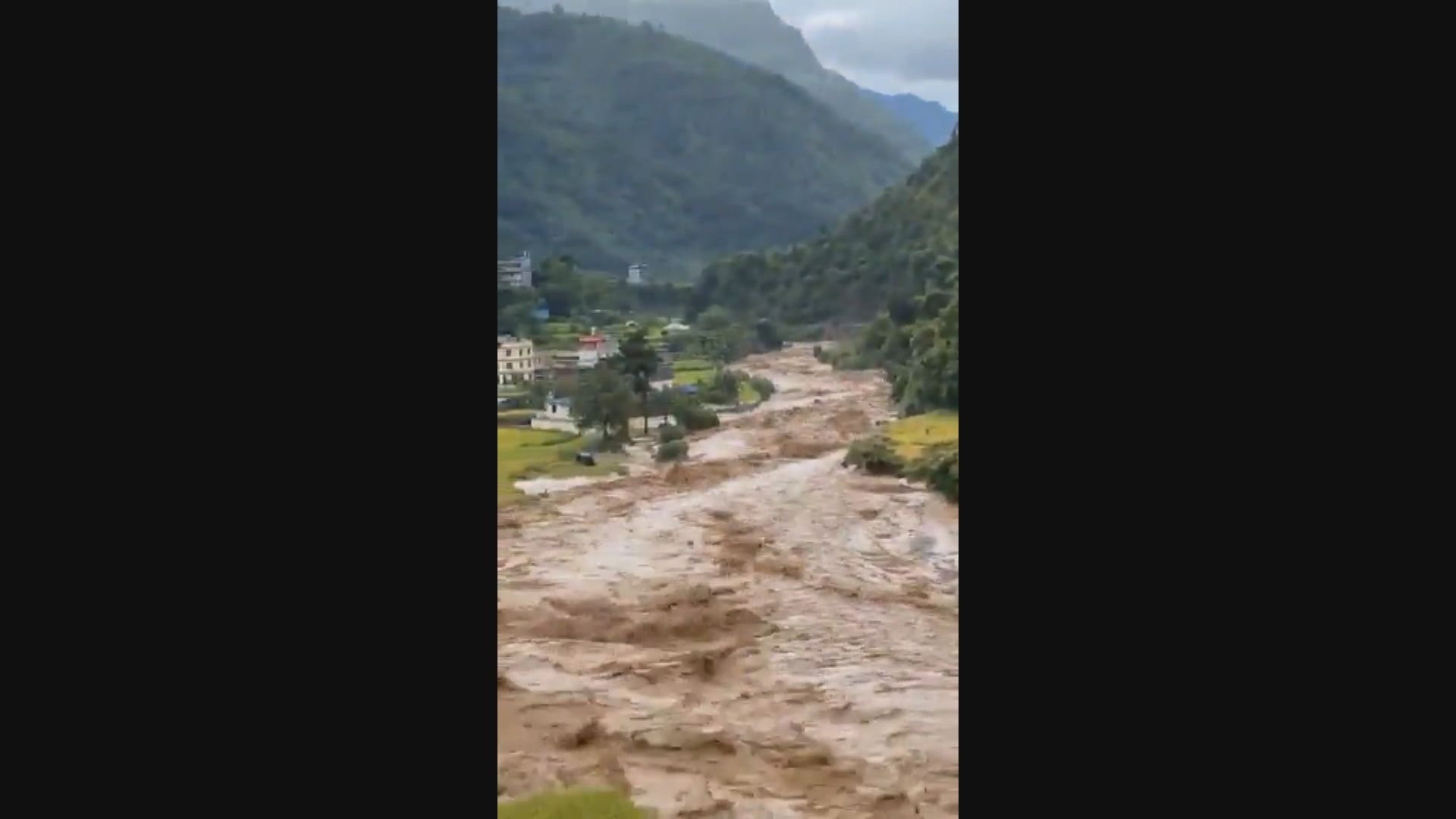 印度和尼泊爾連日暴雨成災　合共至少70死