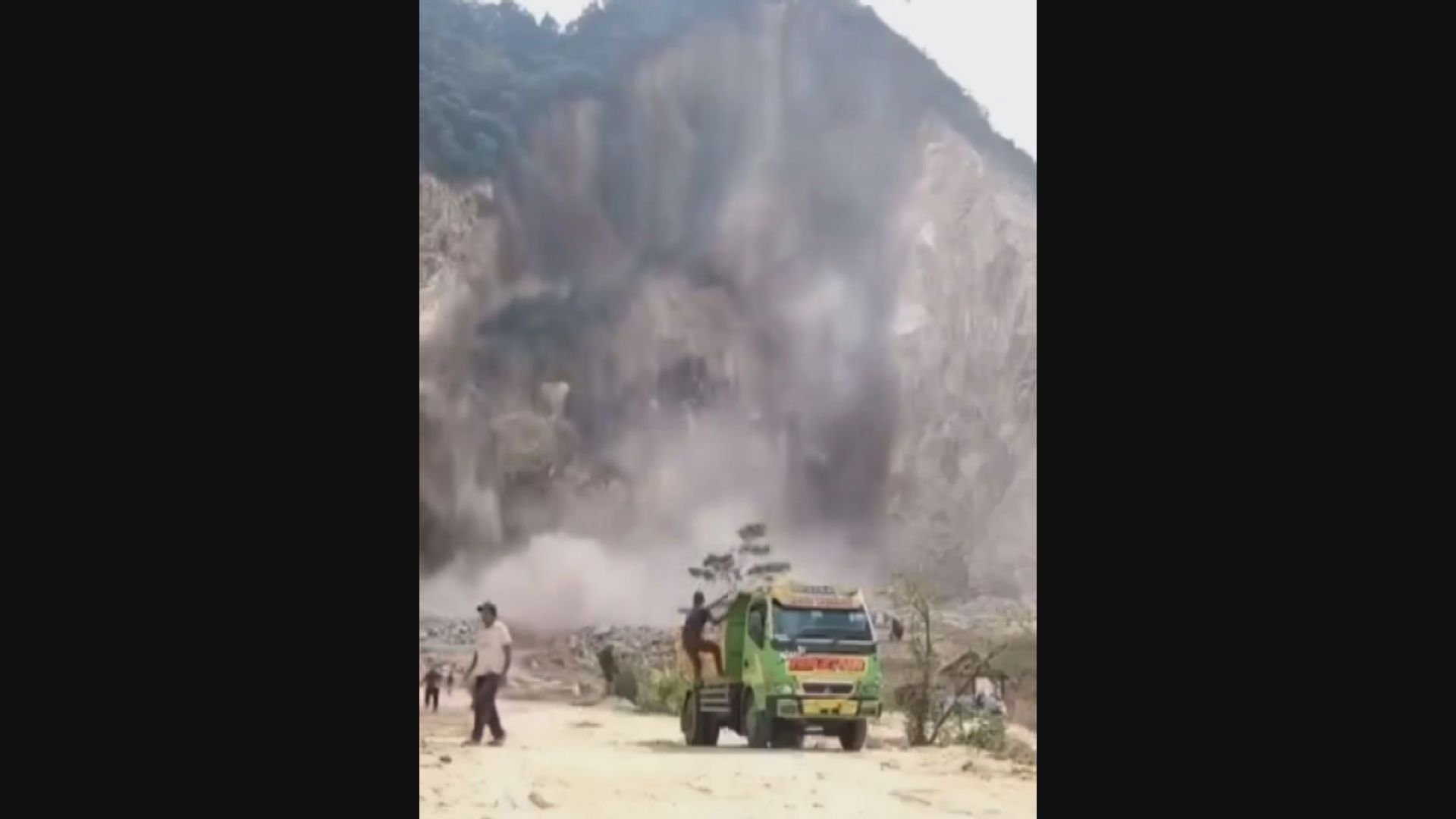 印尼石礦場山泥傾瀉　至少13人死亡