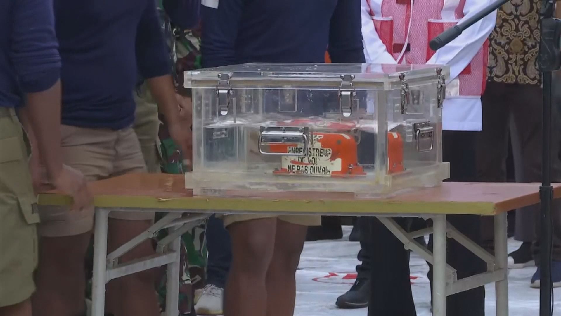 印尼尋回空難失事飛機其中一個黑盒