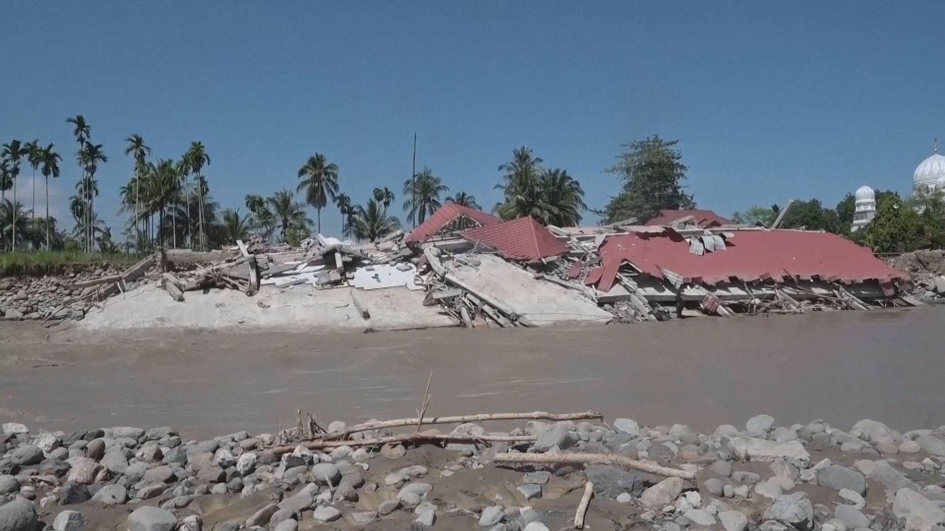 印尼蘇門答臘水災　最少303人死亡279人失蹤