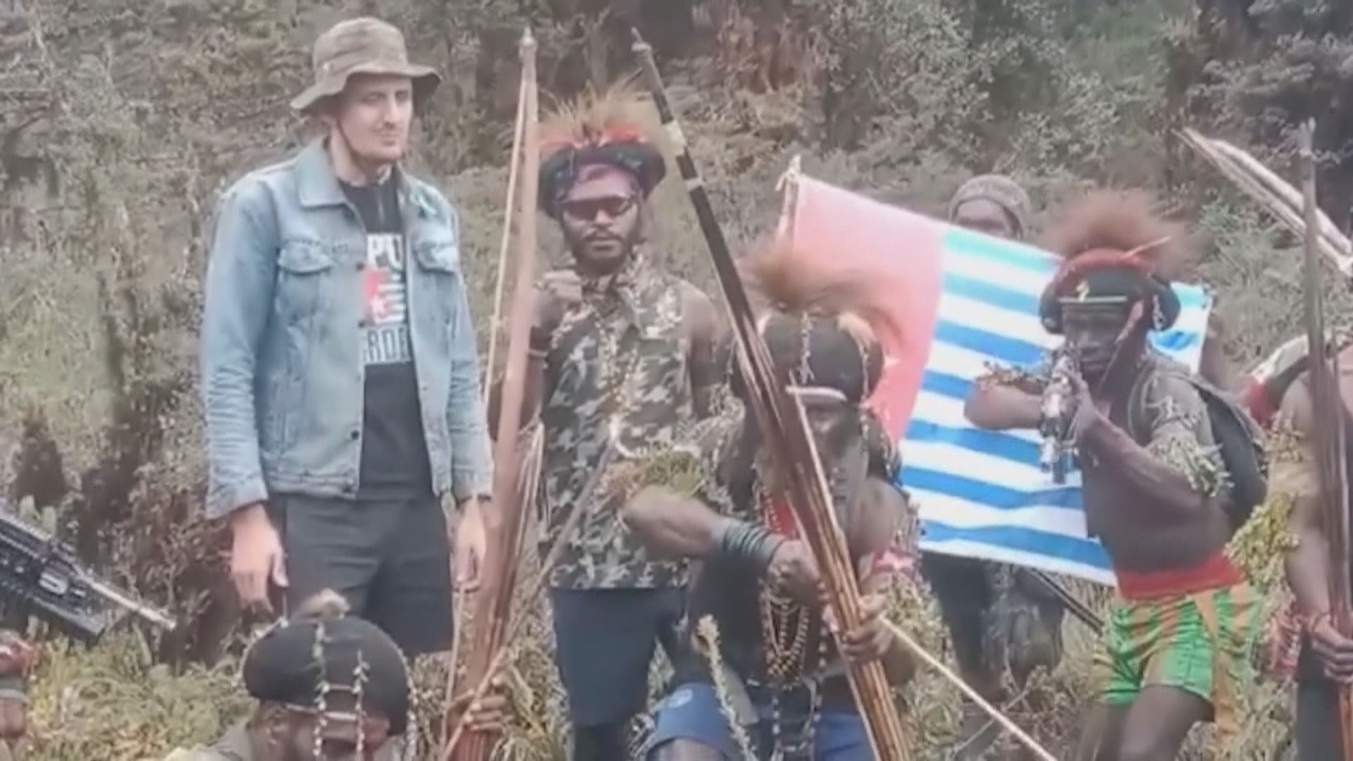 印尼分離武裝發放被綁架新西蘭機師片段