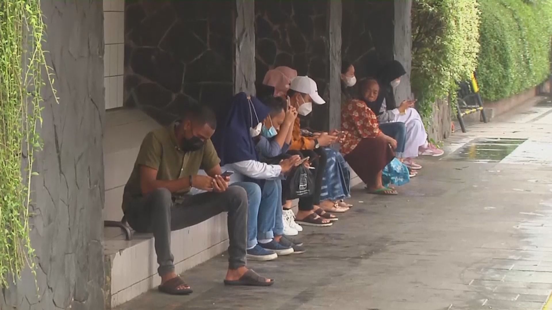 印尼周五起取消所有防疫措施