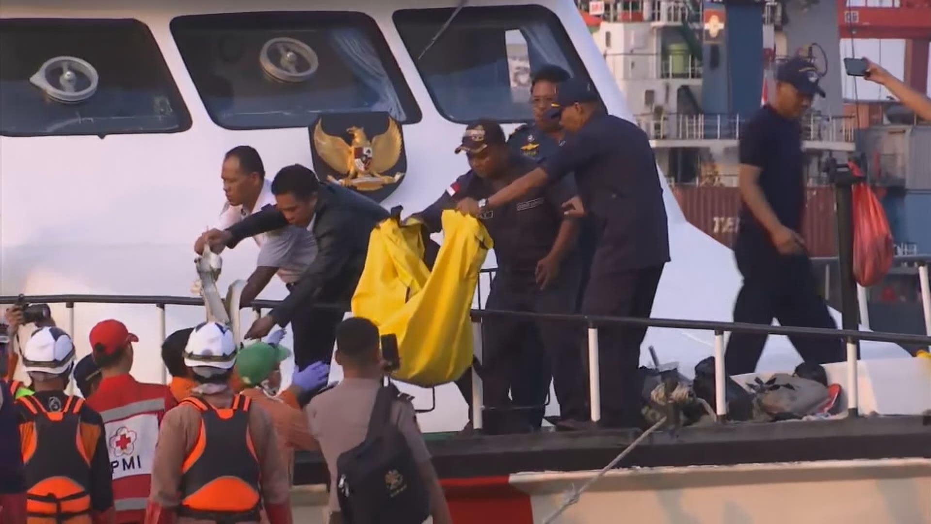 印尼獅航客機墮海　搜救人員找到乘客殘肢