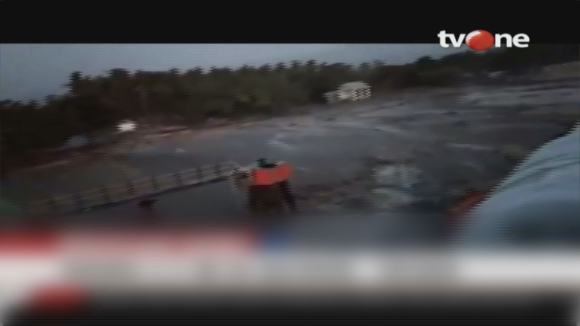 印尼地震引發海嘯侵襲沿岸村落