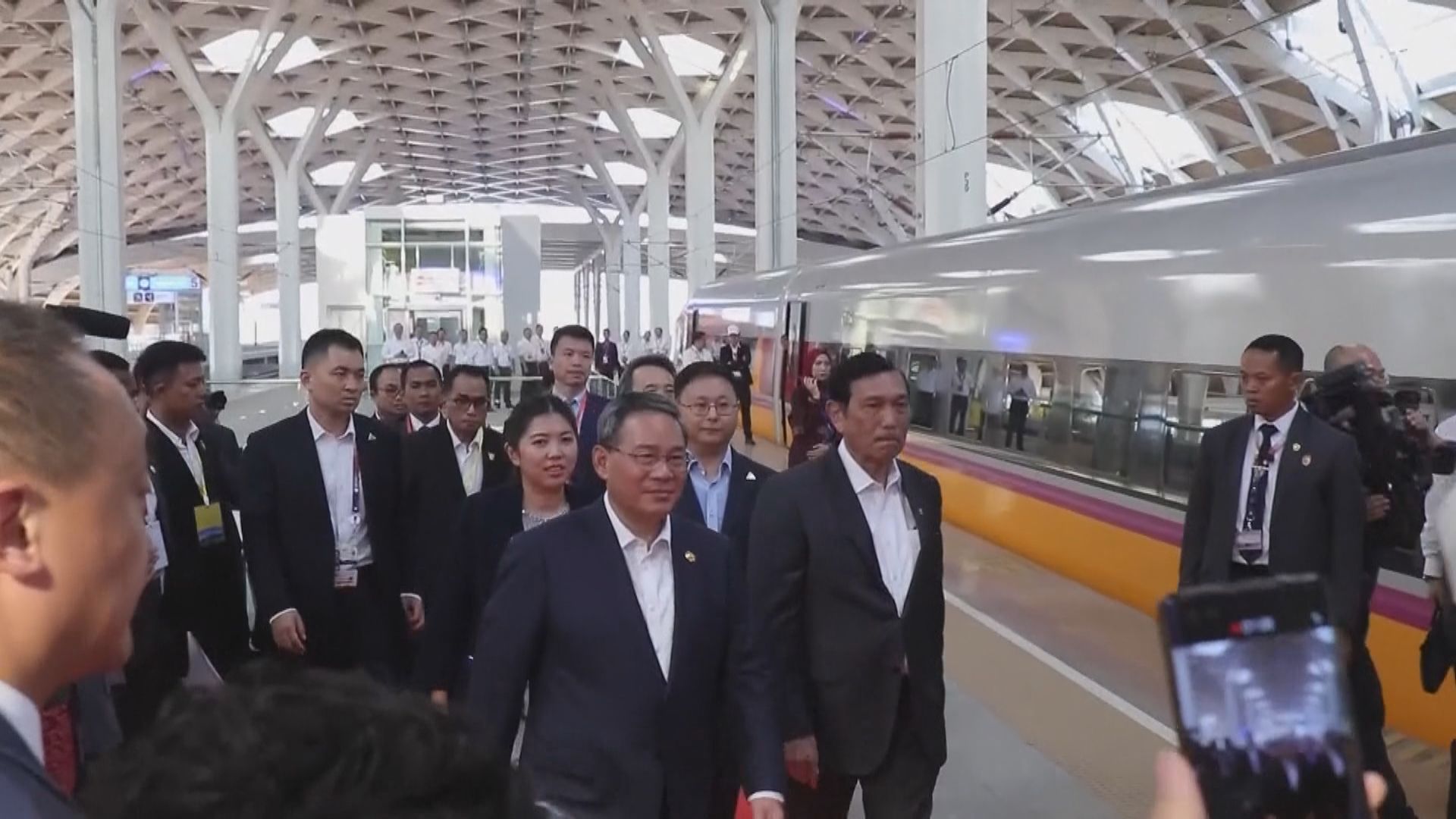 李強試坐雅萬高鐵 中印討論高鐵延伸工程