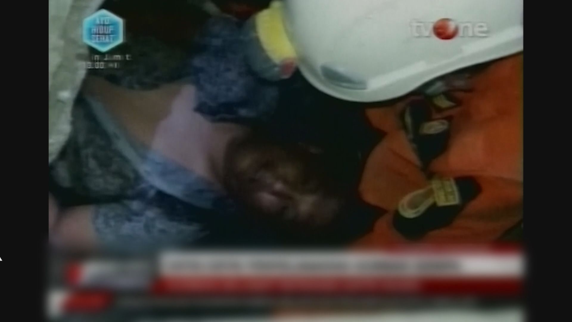 印尼地震救援人員救出一名生還者