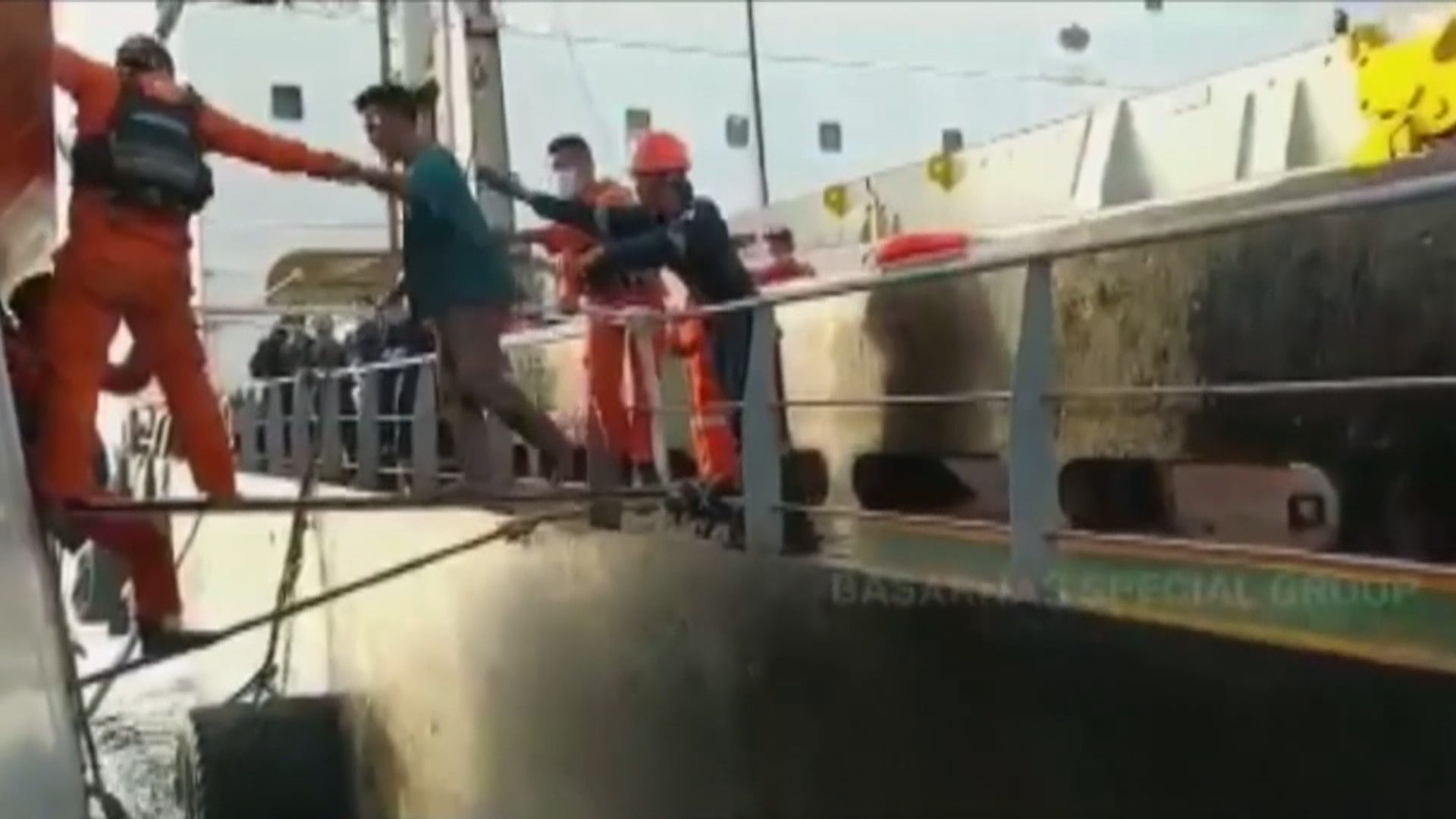 印尼漁船與貨船相撞　最少2死